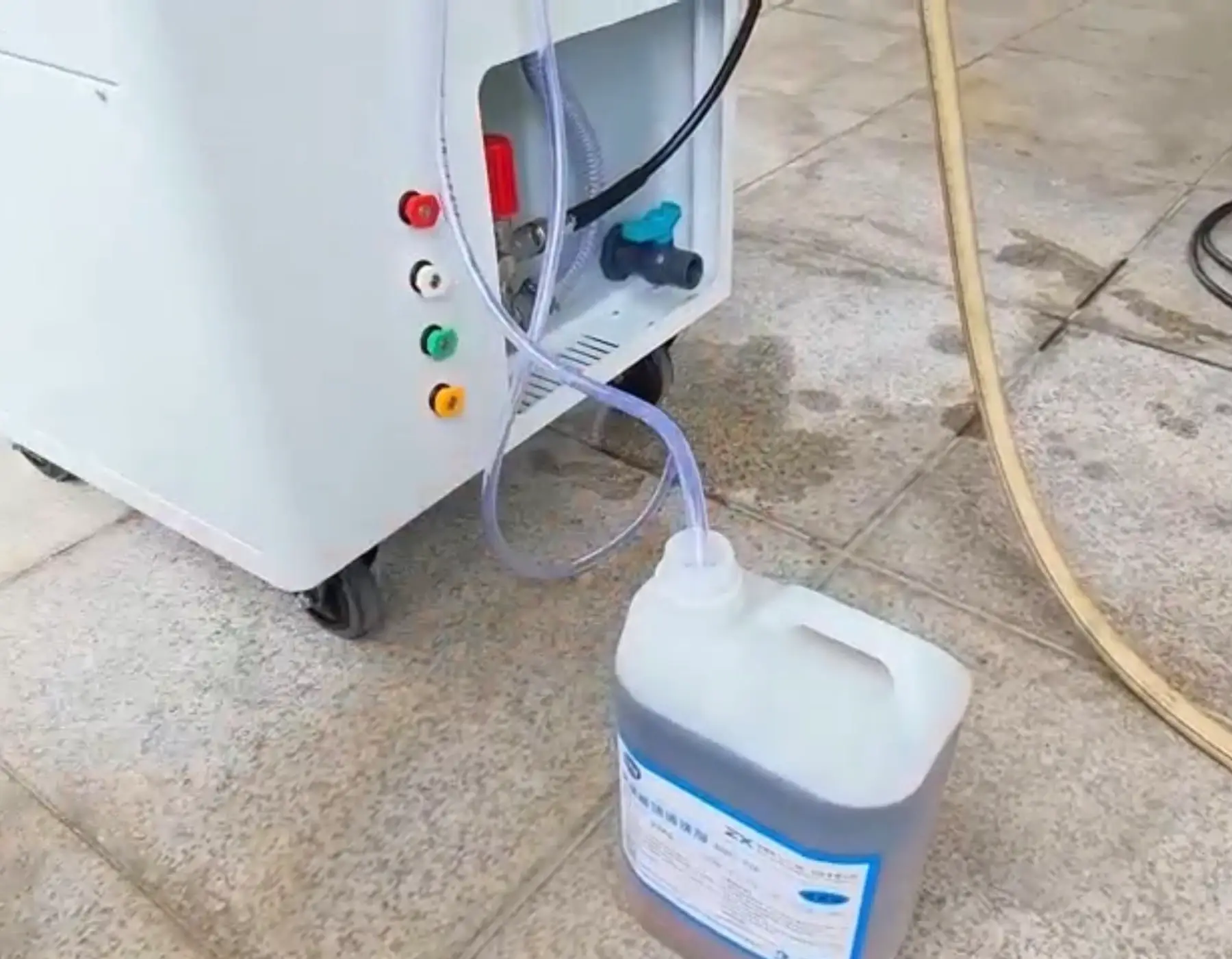 Flowable cleaning solution connected to the KA-13 detergent feed