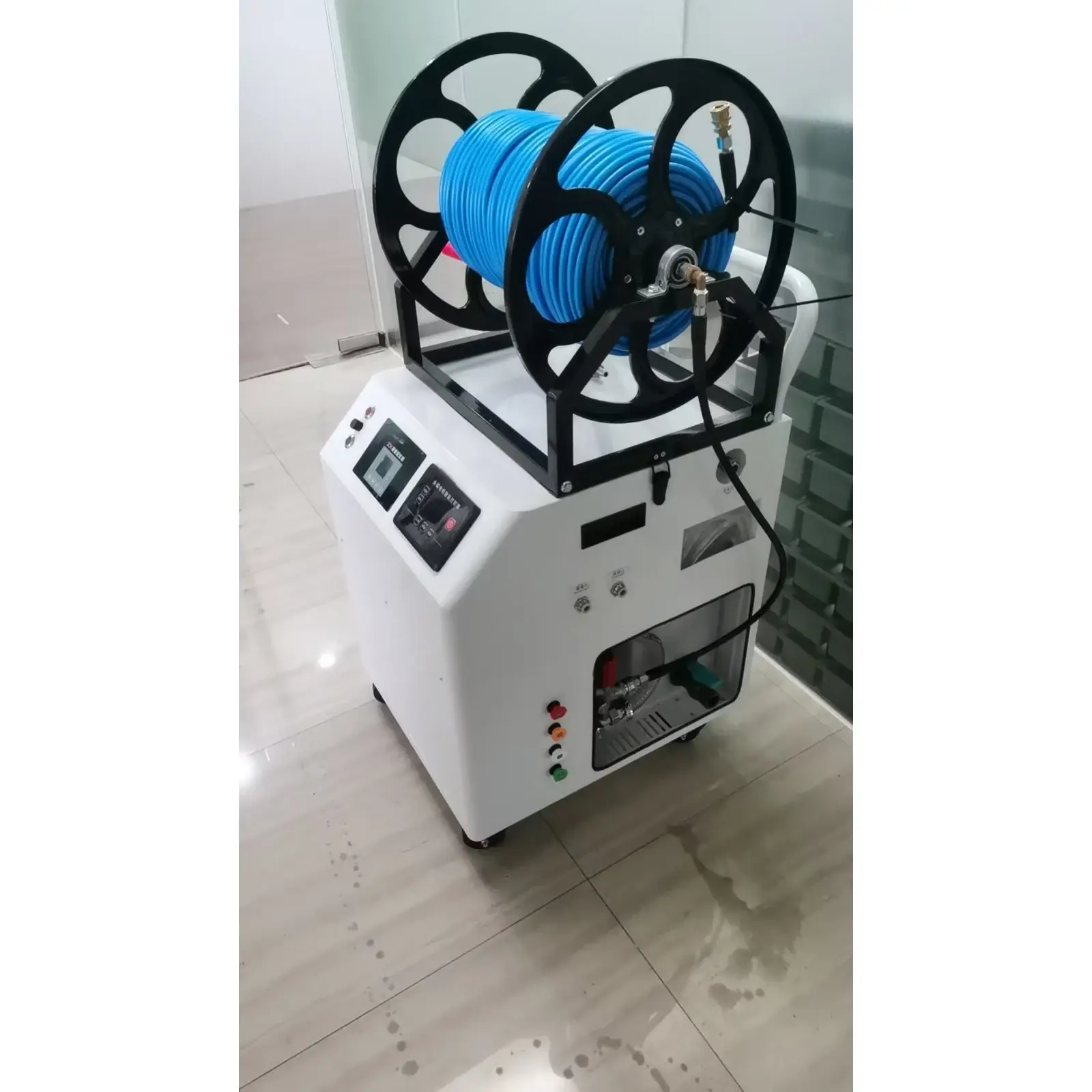 HoverWash Rig 13 showing the integrated ultralight hose reel