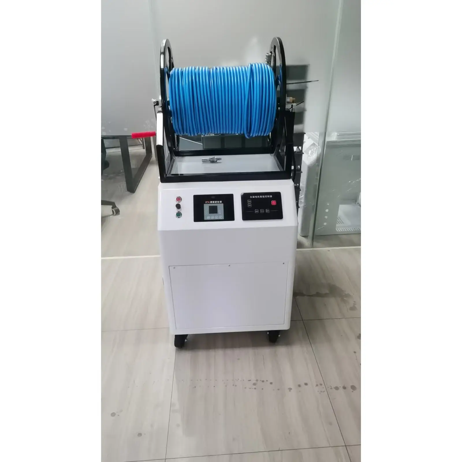 HoverWash Rig 13 with integrated pump controls and hose reel
